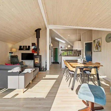 Cozy Near And Town *